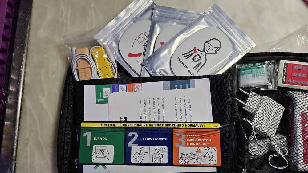 Desfibrilador externo em português para treino Nadador Salvador, INEM, set completo Novo