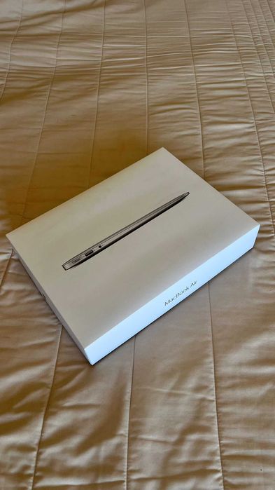 MacBook Air 13” (2010) – Core i5, 1.6GHz, 8GB RAM, 128GB