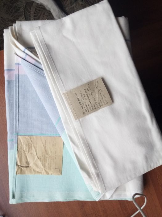 Простыни, наволочки.