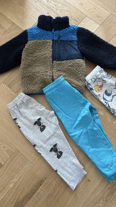 Oddam ubrania 2/3 lata