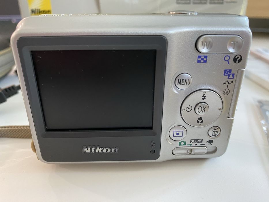 Aparat Cyfrowy Nikon Coolpix L4 rok 2006