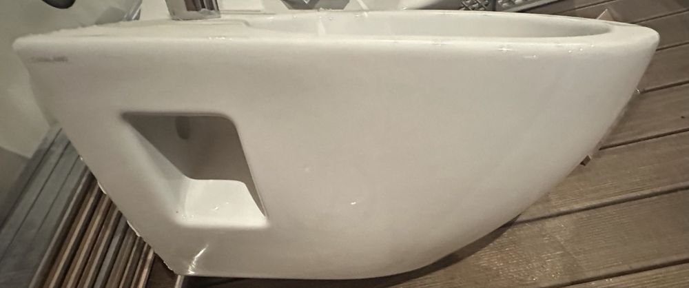 Bide suspenso em branco brilhante