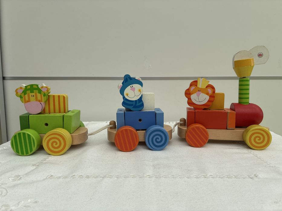 Brinquedos educativos Montessori Puzzle Comboio Cubos