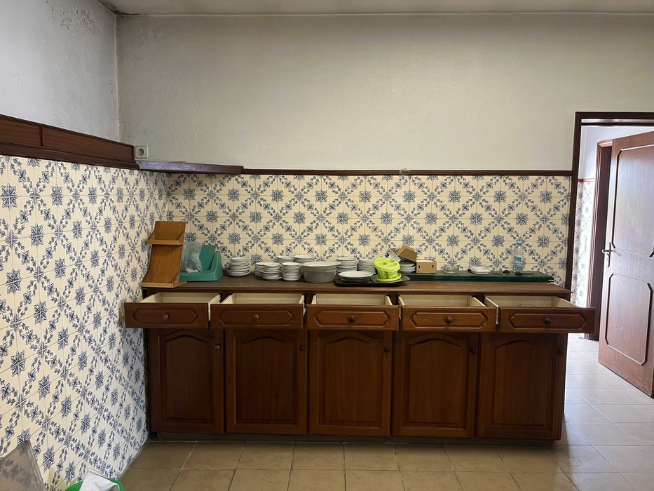 Móvel aparador ou cozinha em madeira maciça