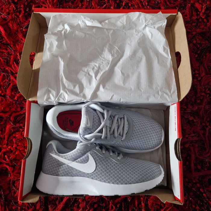 NIKE Tanjun Cinzento 37.5 justo