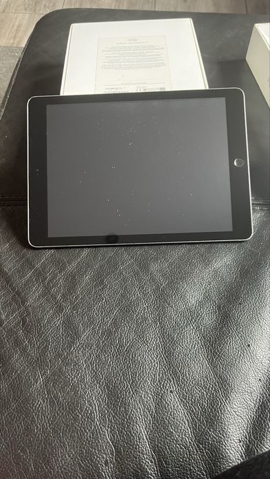 Ipad 6th generation i ipad wifi cell 16 Gb