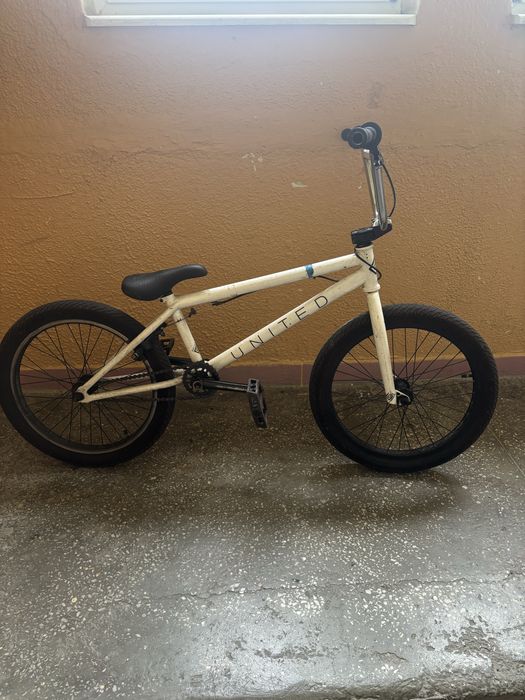 Bmx “United Supreme” biały