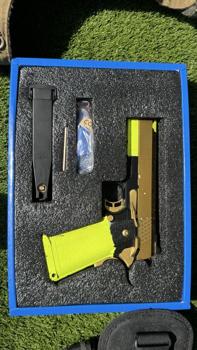 Pistola Hi-capa + outros acessorios