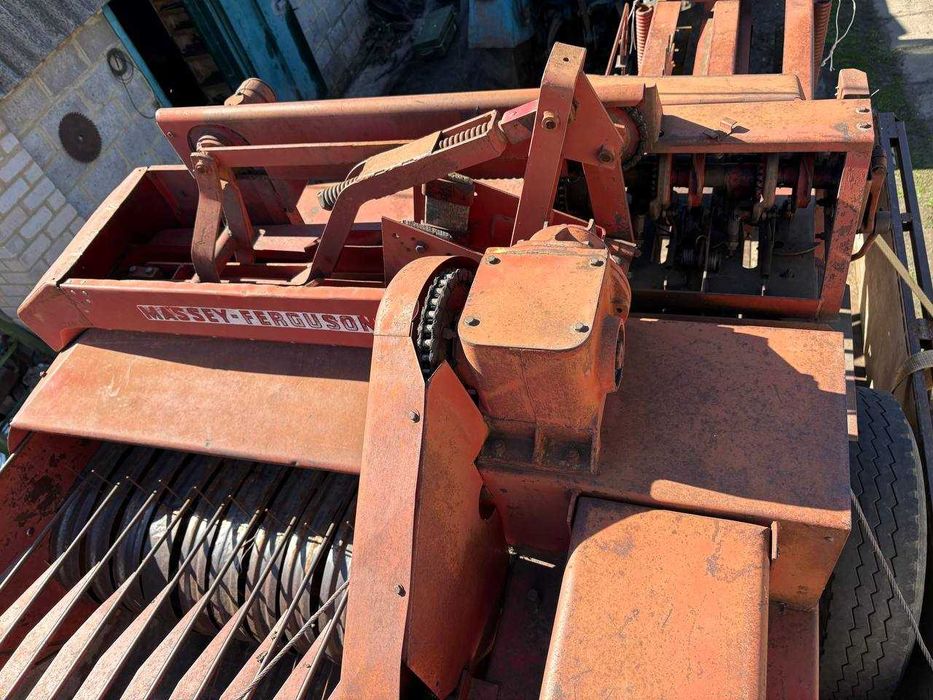 Прес-підбірник Massey Ferguson MF