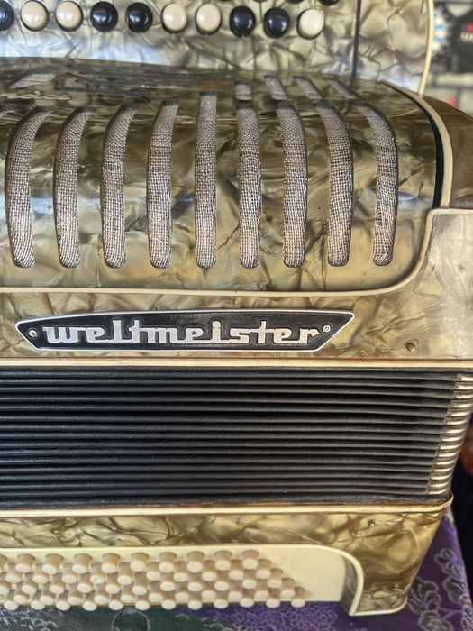 Баян Weltmeister