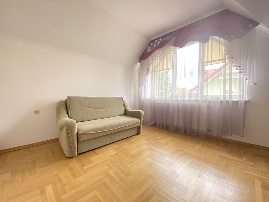 Просторий будинок з ремонтом, меблями та зручним розташуванням