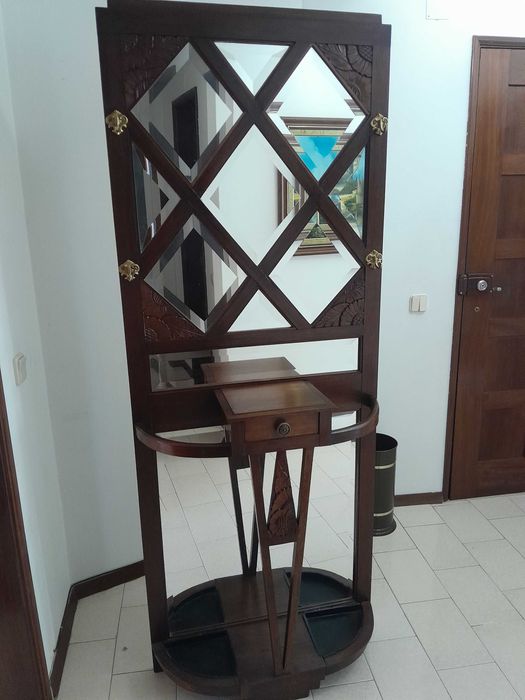 Movel antigo e Bengaleiro