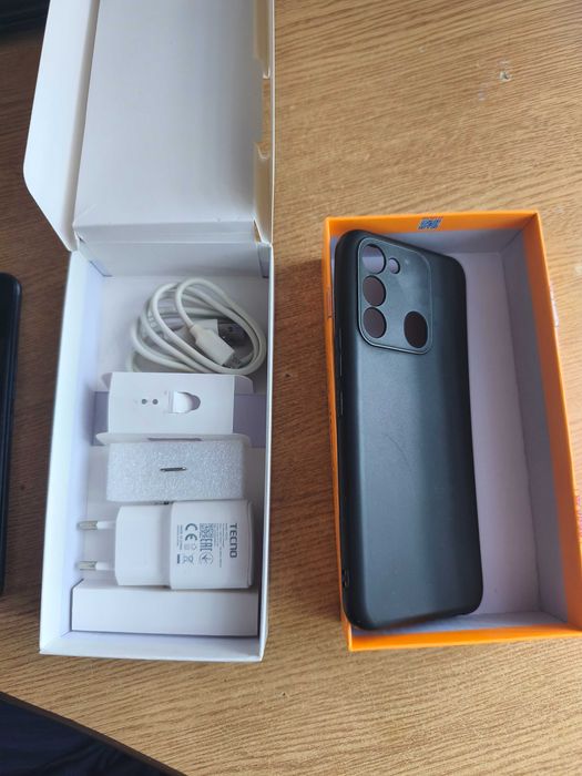 Смартфон Tecno Spark 8C 4/64GB