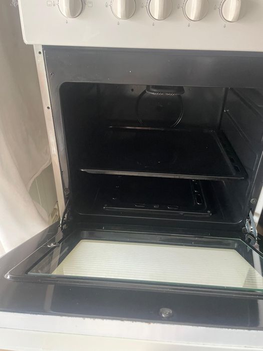 Vendo fogão da Balay em estado razoável .
Motivo de venda , troquei po