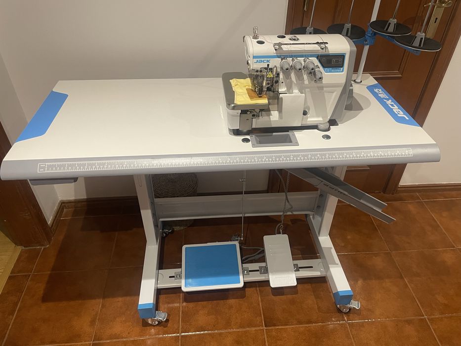 Máquina cose e corte Jack E5S