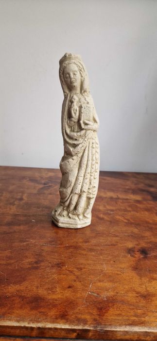 Rzeźba figura świętego z piaskowca Stylistyka gotycka XIX/XXw Francja