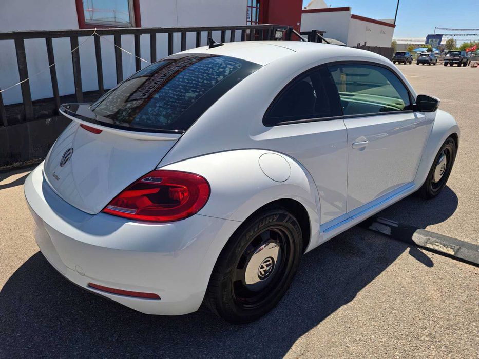 Volkswagen Beetle SE      2016