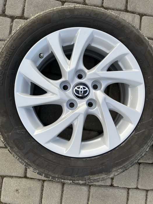 Alufelgi 5x114,3 16 cali Toyota Auris Avensis Corolla opony 205/55/16