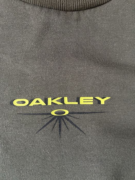 Оливковий світшот Oakley.