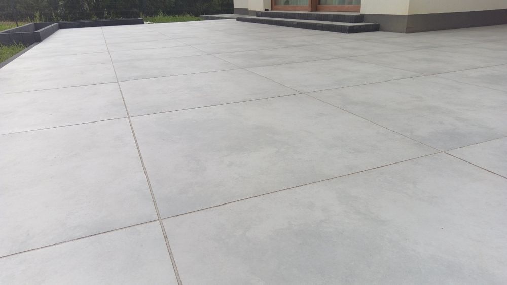 Układanie kostki brukowej, montaż ogrodzeń