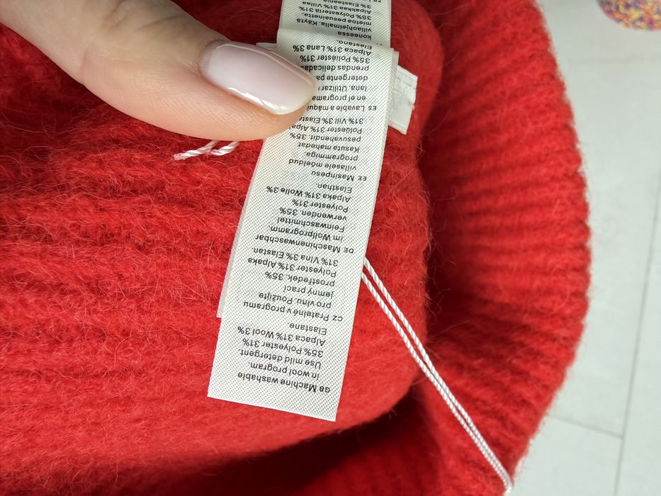 Шапка червона arket