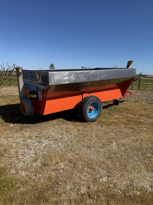 Reboque inox para uvas