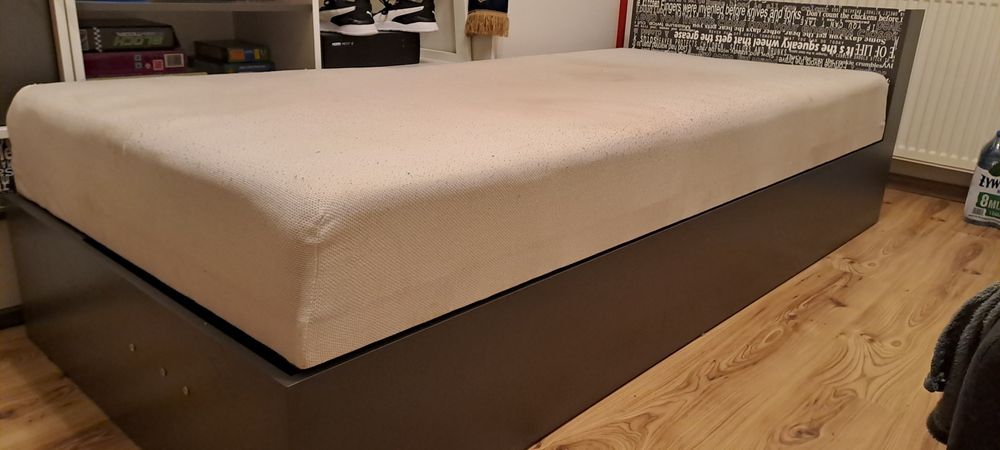 Łóżko i biurko dziecięce - młodzieżowe