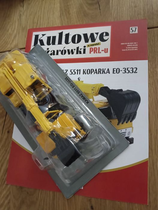 Kultowe ciężarówki PRL Kamaz koparka