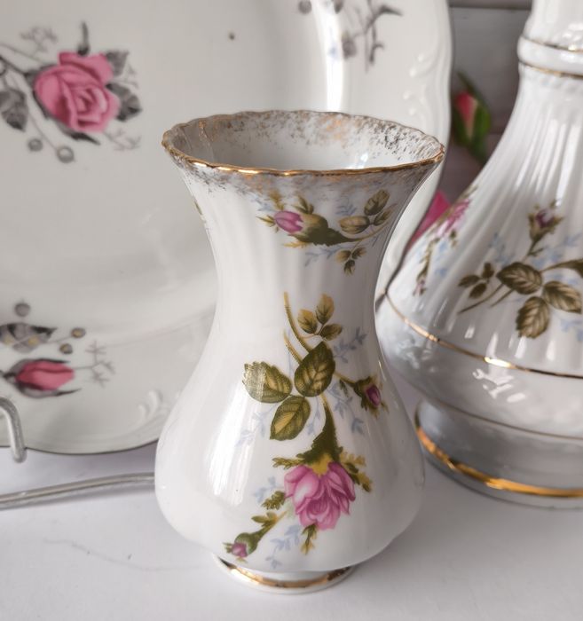 Wazon Róże Iwona Chodzież piękna stara porcelana