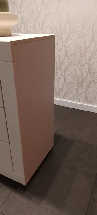 Komoda biała z szufladami