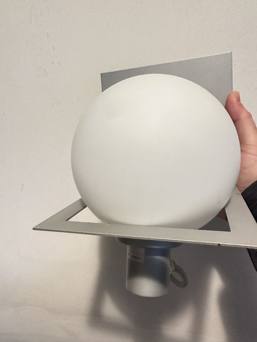 Candeeiro de parede em muito bom estado