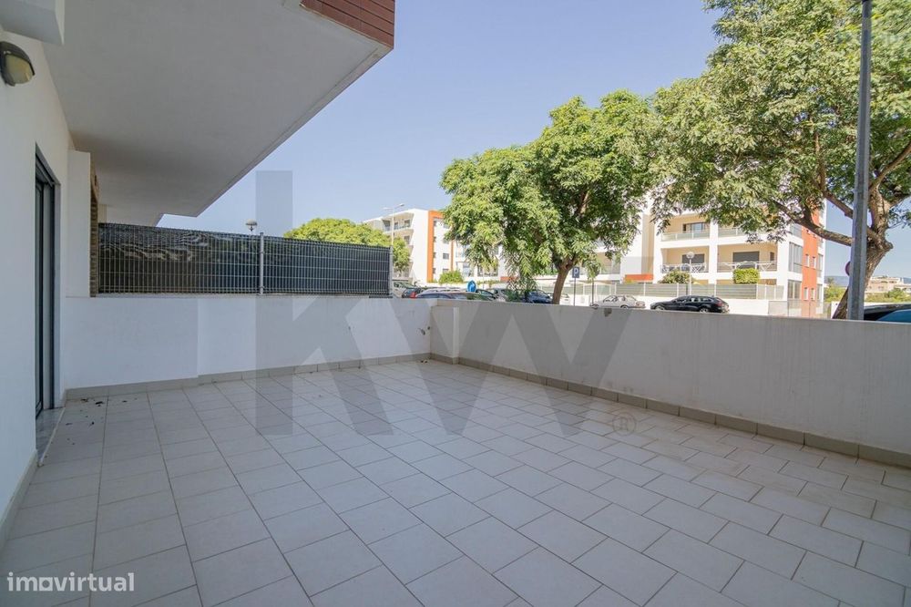 Um fantástico apartamento t2 de rés do chão, com terraço e logradouro