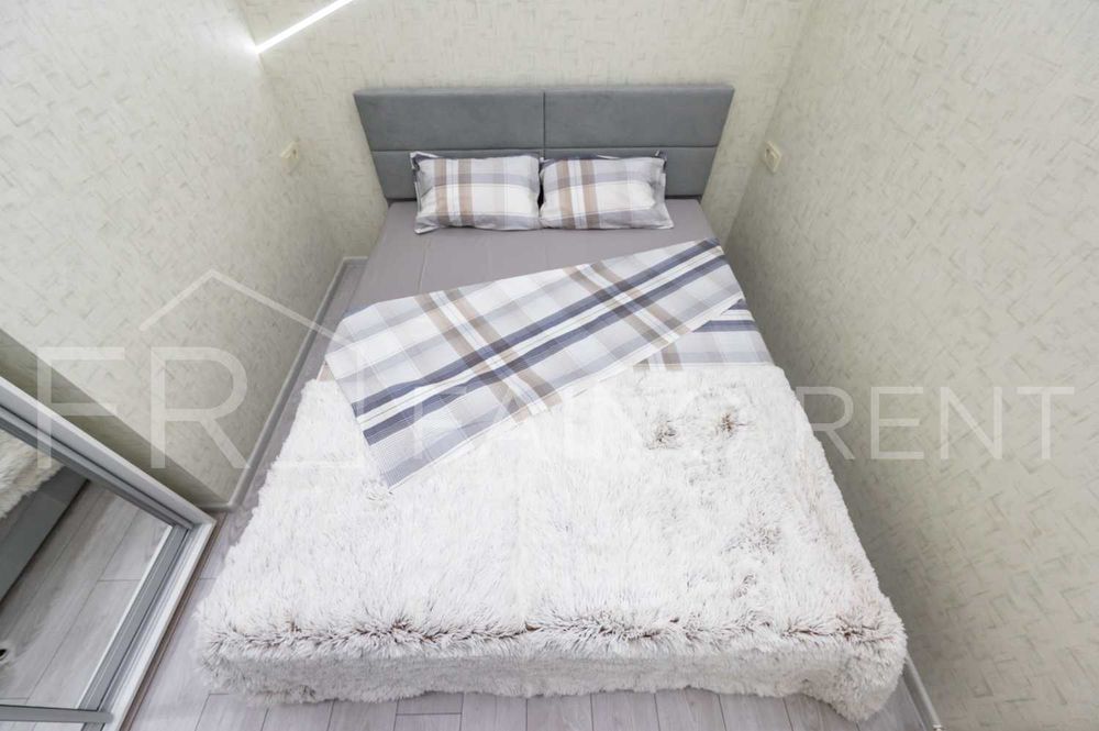 Панорамний вид моря, 2 спальнi + зала/5010