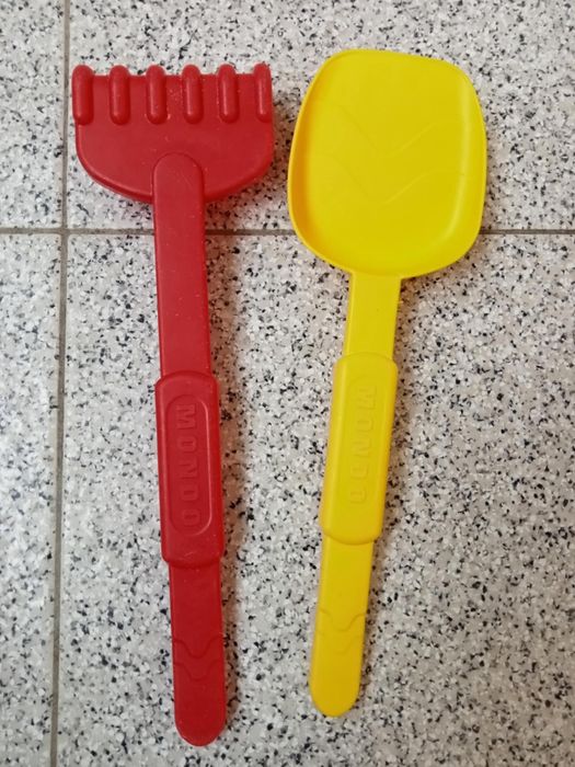 Brinquedos de praia variados