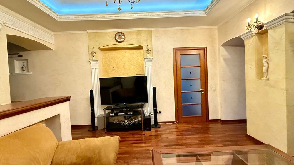 Продаж двоповерхової квартири в Центрі