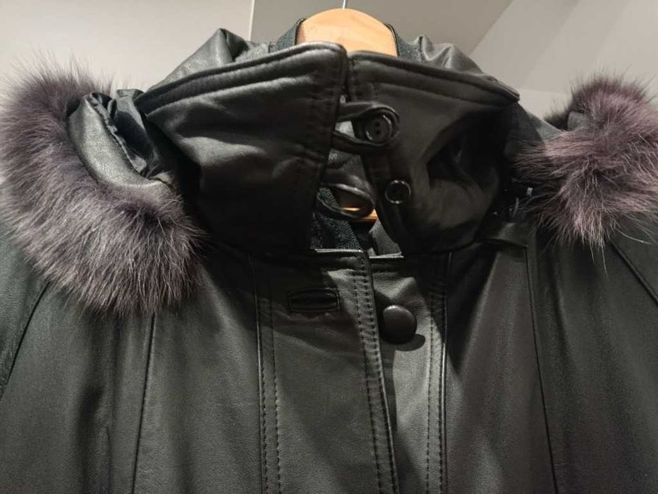 Skórzany płaszcz damski z kapturem