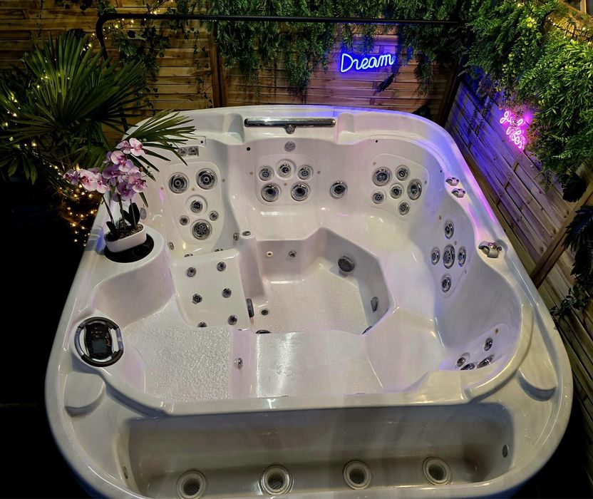 Jacuzzi Coastspa Cascade II Balboa ST4 WIFI najwyższa klasa wanny