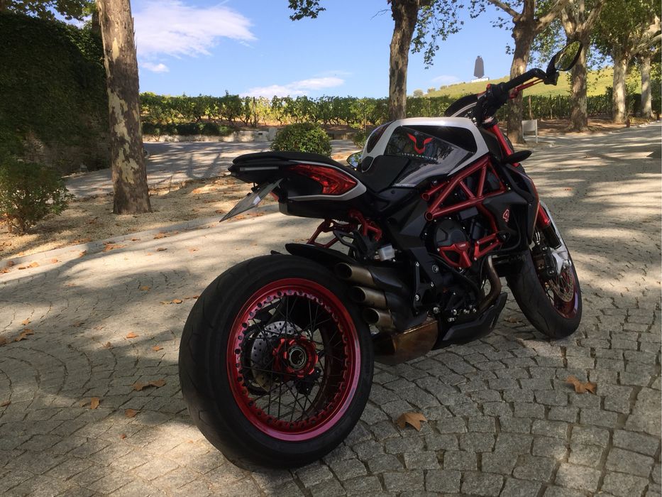 MV Agusta 800 Dragster RR "LH44"  Lewis Hamilton
