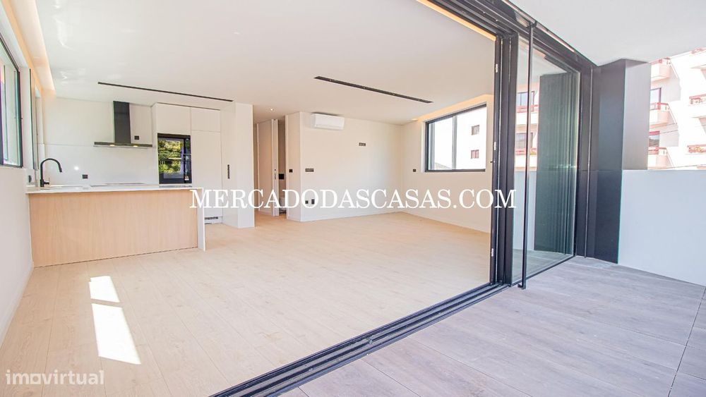 Apartamento T1 C/arrumo, varanda,2 lugares garagem — Gondomar (São Cosme), Valbom E Jovim, Porto