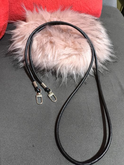 Mała, włochata torebka