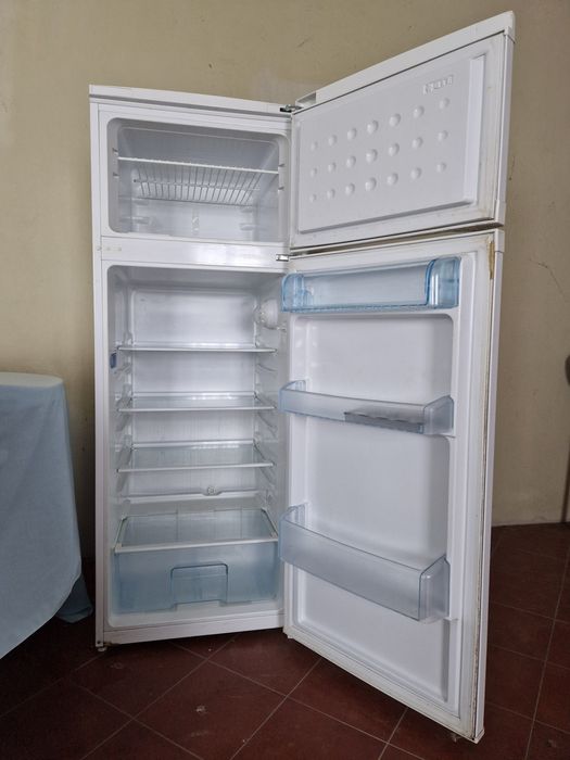 Frigorífico combinado BEKO 233 L