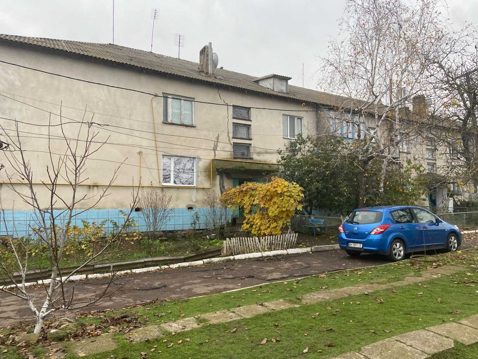 Продам свою 3-к.кв. со всеми удобств. с садом, гаражом, сараем под Одессой