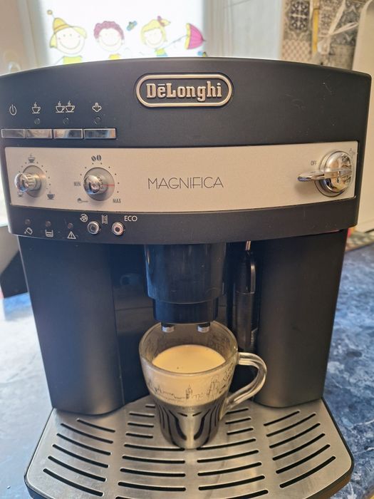 Эспрессо-кофемашина DeLonghi Magnifica  (Делонги Магнифика)