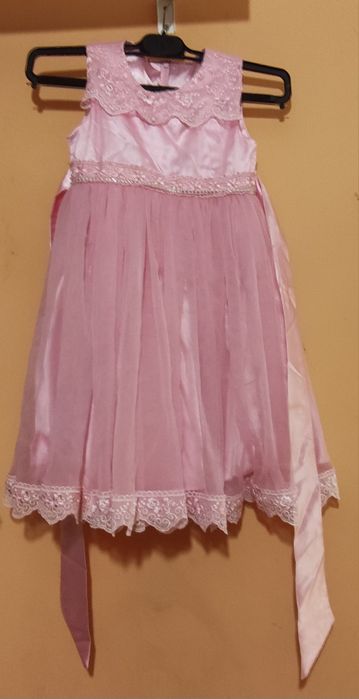 Розовое платье на 5-6 лет