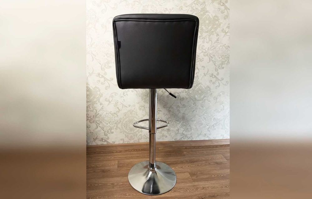 Кресло квадратное барное с серебристой ножкой/Стул барный для мастера