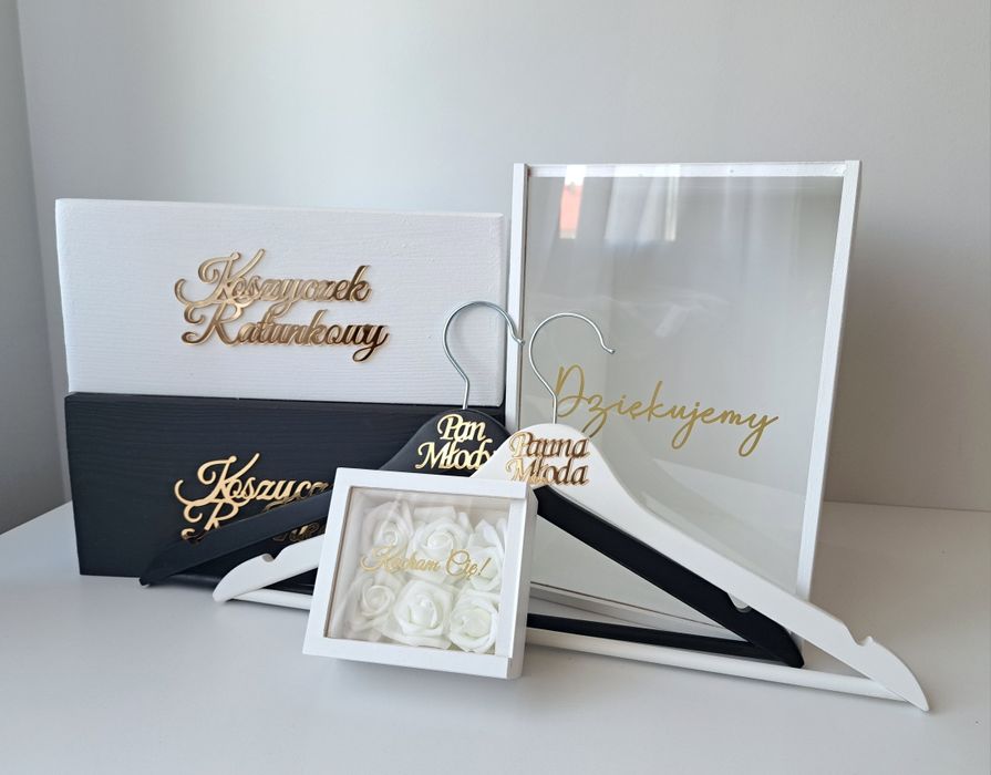 Białe pudełko na obrączki koperty Wieszaki koszyczki ratunkowe pleksi