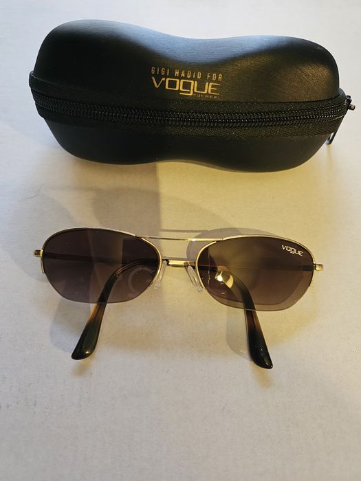 Óculos de Sol com as lentes originais.