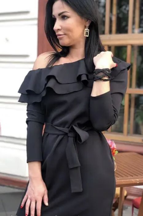 Платье с воланом