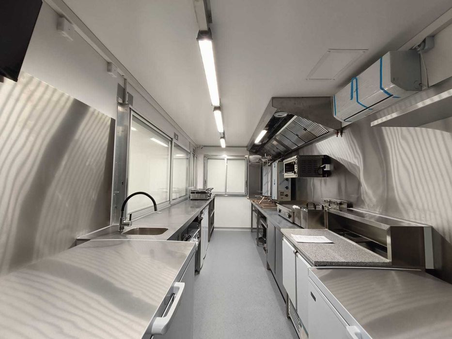 FoodTruck przyczepa kebab wyposażona 6,2x2,3x2,3m pod klucz