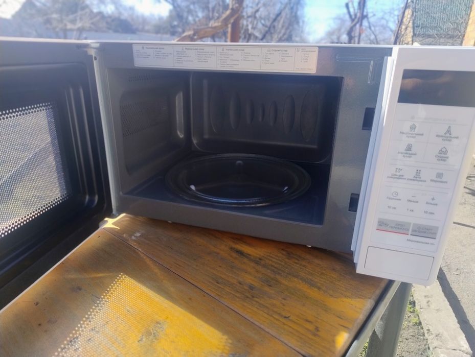 Микроволновая печь LG MS2042DY